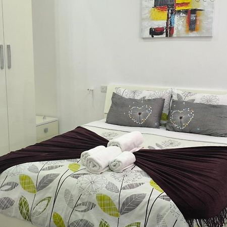 One Bedroom Tea Apartment Il-Gzira Exterior foto