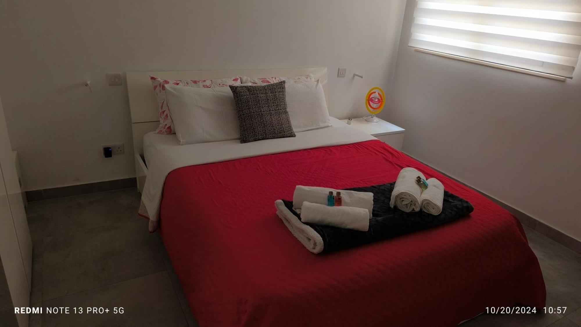 One Bedroom Tea Apartment Il-Gzira Exterior foto